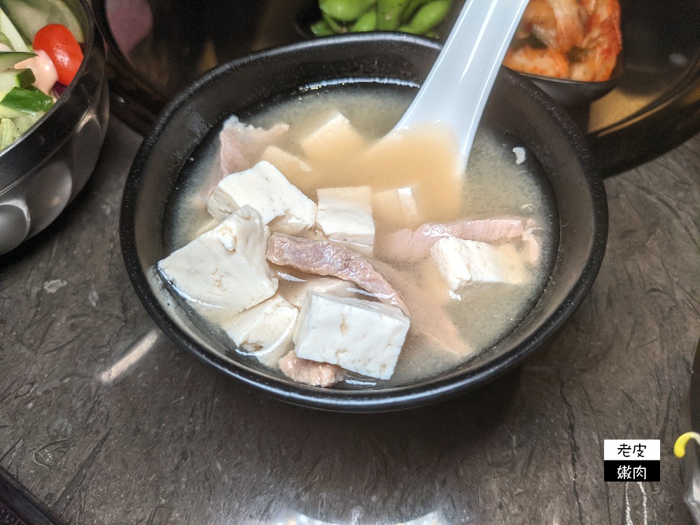 基隆燒烤店推薦 | 新開幕 CP值高的燒肉店【龍榮燒肉】小菜飲料無限供應 消夜推薦 - 老皮嫩肉的流水帳生活