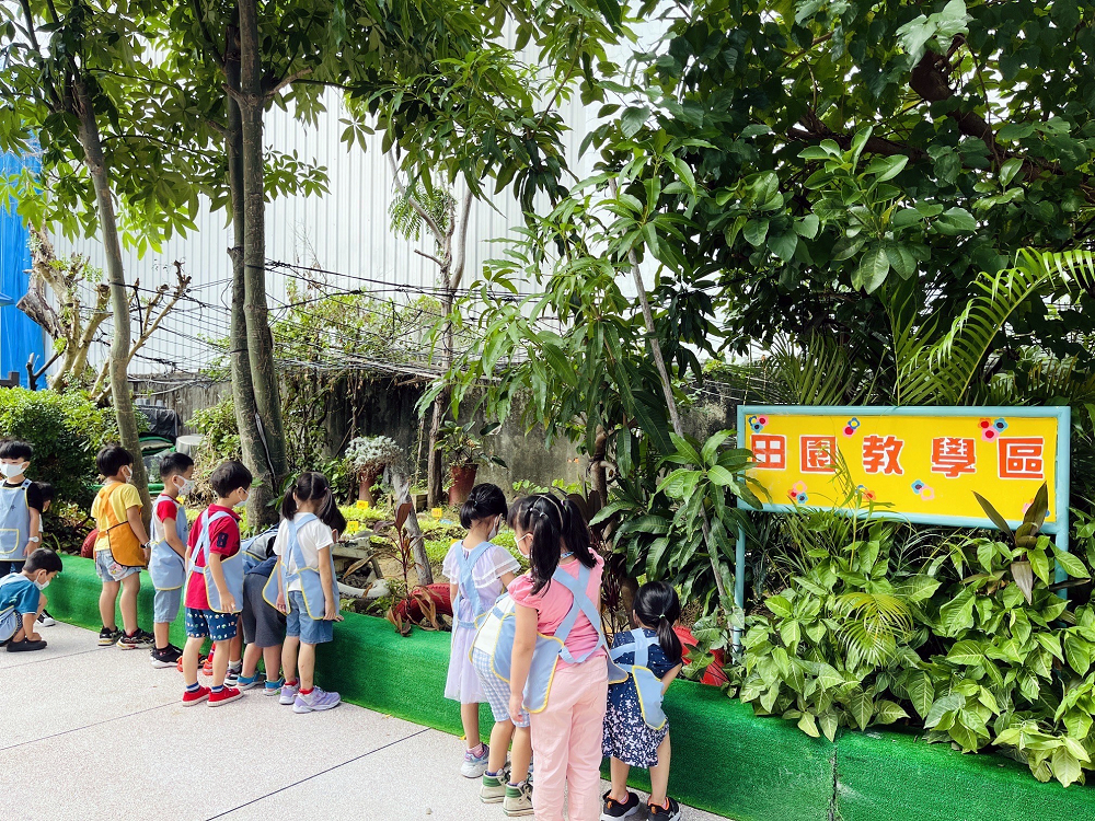 新北私立幼兒園參觀 | 【振鋒幼兒園】全美語互動教學 田園教學 腹地廣可供孩童奔跑 - 老皮嫩肉的流水帳生活