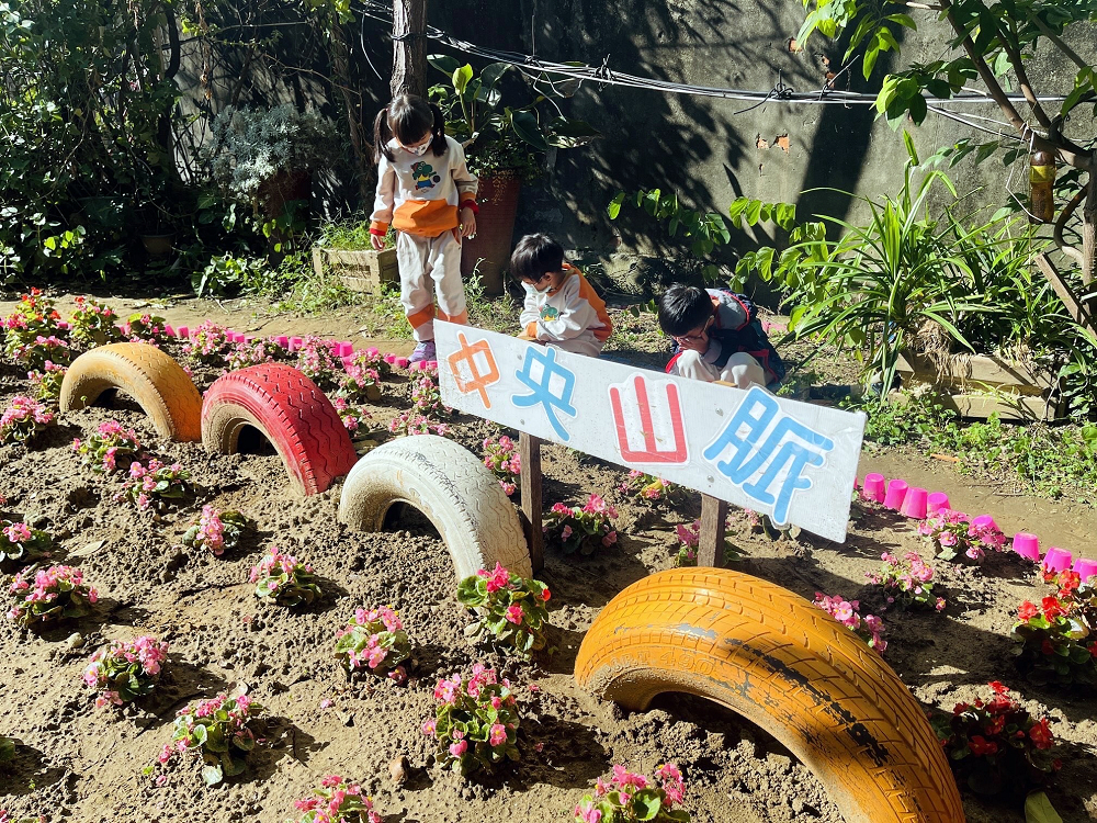 新北私立幼兒園參觀 | 【振鋒幼兒園】全美語互動教學 田園教學 腹地廣可供孩童奔跑 - 老皮嫩肉的流水帳生活