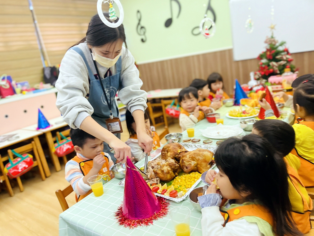 新北私立幼兒園參觀 | 【振鋒幼兒園】全美語互動教學 田園教學 腹地廣可供孩童奔跑 - 老皮嫩肉的流水帳生活