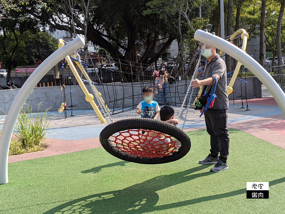 板橋免費親子公園 | 位於住宅區裡的【板橋音樂公園】立體共融遊戲場 寵物友善公園 - 老皮嫩肉的流水帳生活