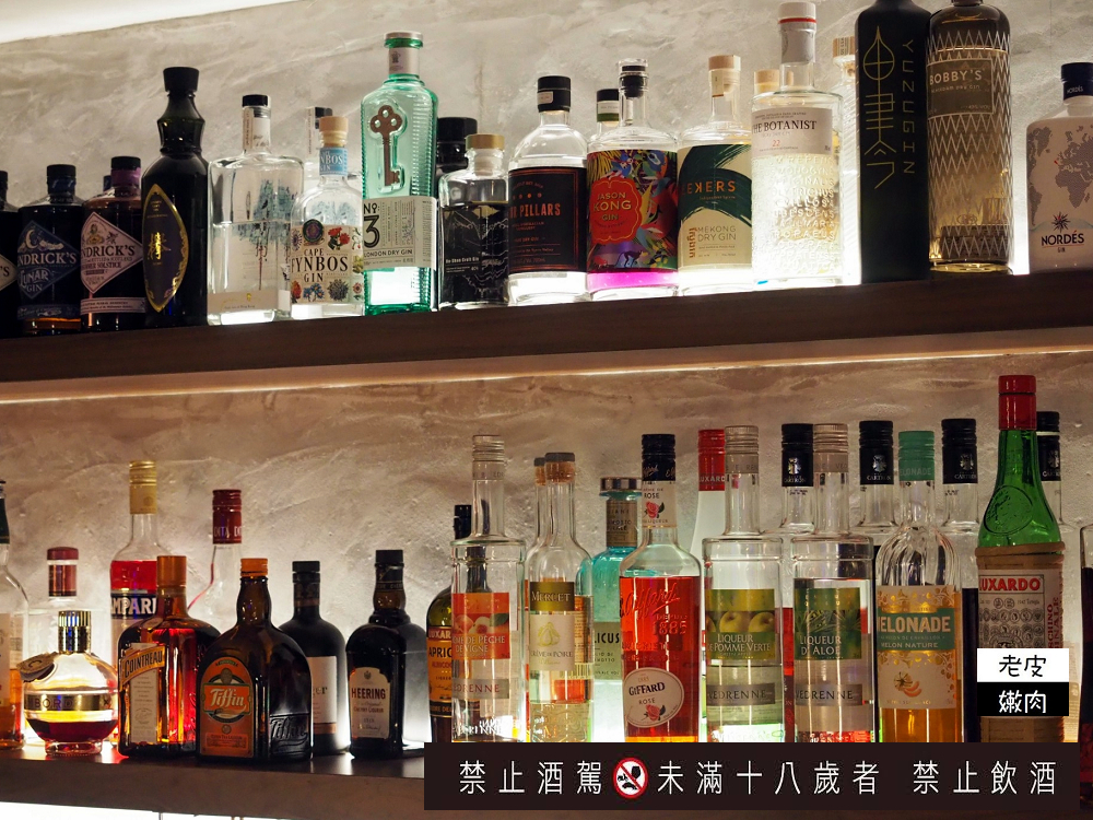 下午開喝酒吧台北平價推薦 | 來西門町喝酒吧 【Nonsense Cafe & Bar】無心戒酒互助會 派對酒吧 - 老皮嫩肉的流水帳生活