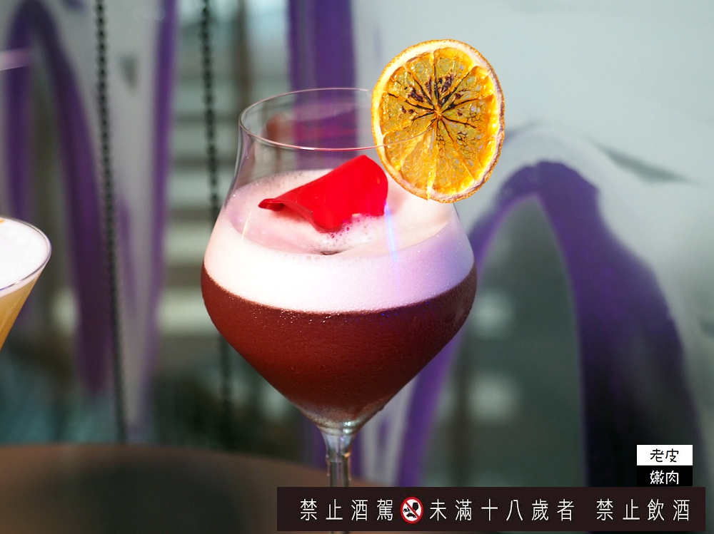 下午開喝酒吧台北平價推薦 | 來西門町喝酒吧 【Nonsense Cafe & Bar】無心戒酒互助會 派對酒吧 - 老皮嫩肉的流水帳生活