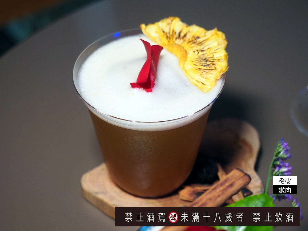 下午開喝酒吧台北平價推薦 | 來西門町喝酒吧 【Nonsense Cafe & Bar】無心戒酒互助會 派對酒吧 - 老皮嫩肉的流水帳生活