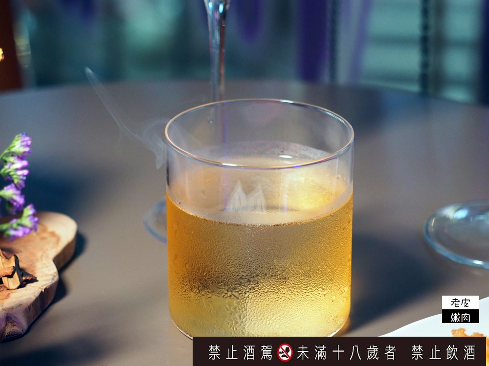 下午開喝酒吧台北平價推薦 | 來西門町喝酒吧 【Nonsense Cafe & Bar】無心戒酒互助會 派對酒吧 - 老皮嫩肉的流水帳生活