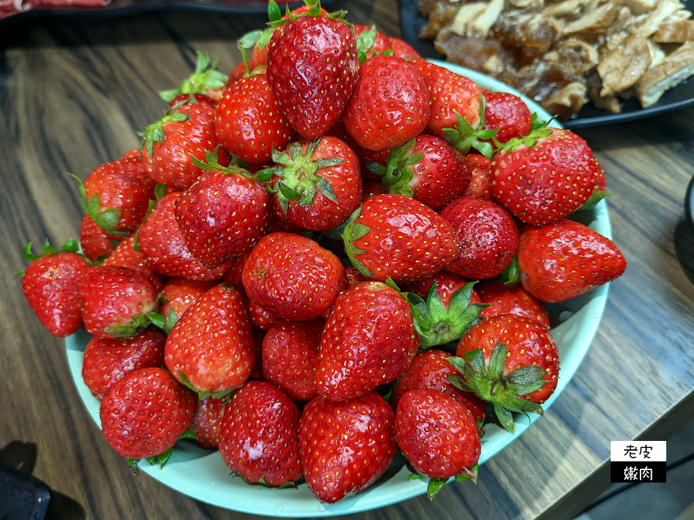 巴適經典麻辣鍋林口店 | 高檔肉品、海鮮吃到飽 現有草莓供應中 - 老皮嫩肉的流水帳生活