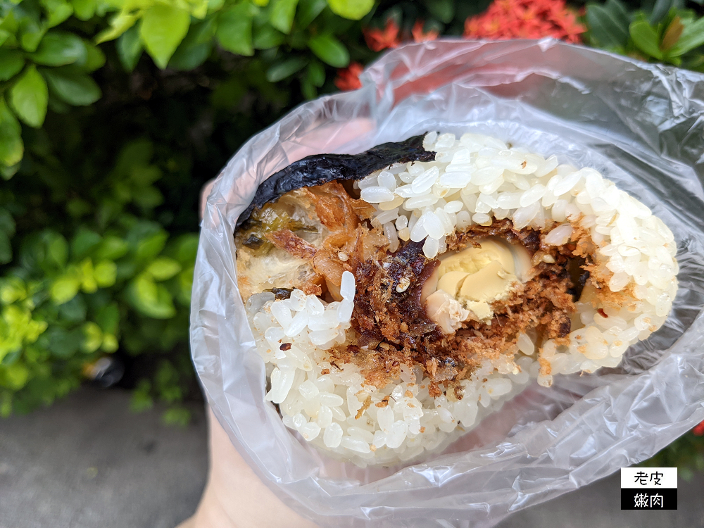 台北車站排隊銅板早餐|巨大海苔飯糰只要50元的【飯糰霸】 - 老皮嫩肉的流水帳生活