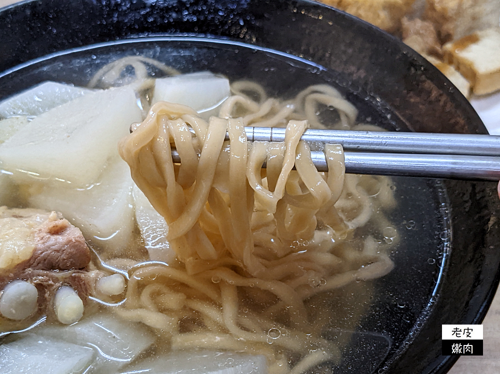 桃園火車站銅板美食|民族路上【台南港口土魠魚羹】的控肉飯 - 老皮嫩肉的流水帳生活