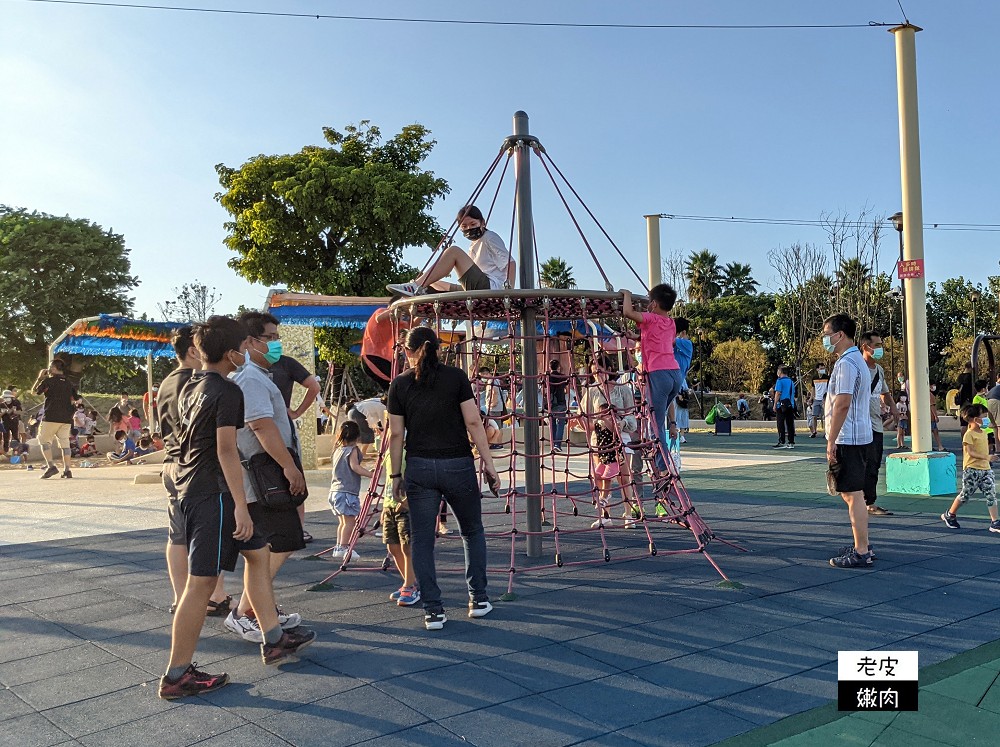 苗栗親子公園|【獅山多功能運動公園】火炎山溜滑梯 漂亮蘑菇公廁 - 老皮嫩肉的流水帳生活