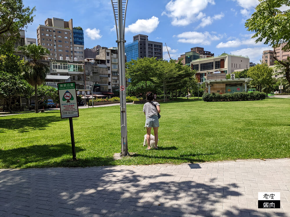 台北特色公園|免費親子景點【建成公園共融兒童遊戲場】兩層樓打鐵造型溜滑梯 - 老皮嫩肉的流水帳生活