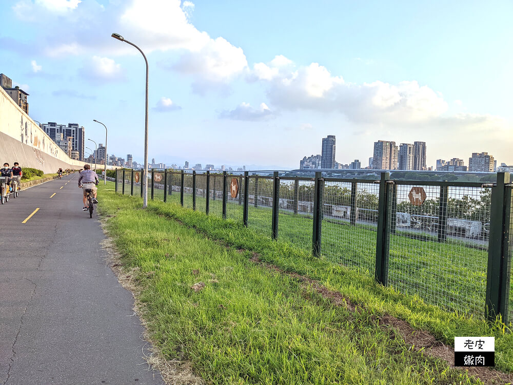 大稻埕碼頭租車| 台北市河濱公園親子腳踏車租借 - 老皮嫩肉的流水帳生活