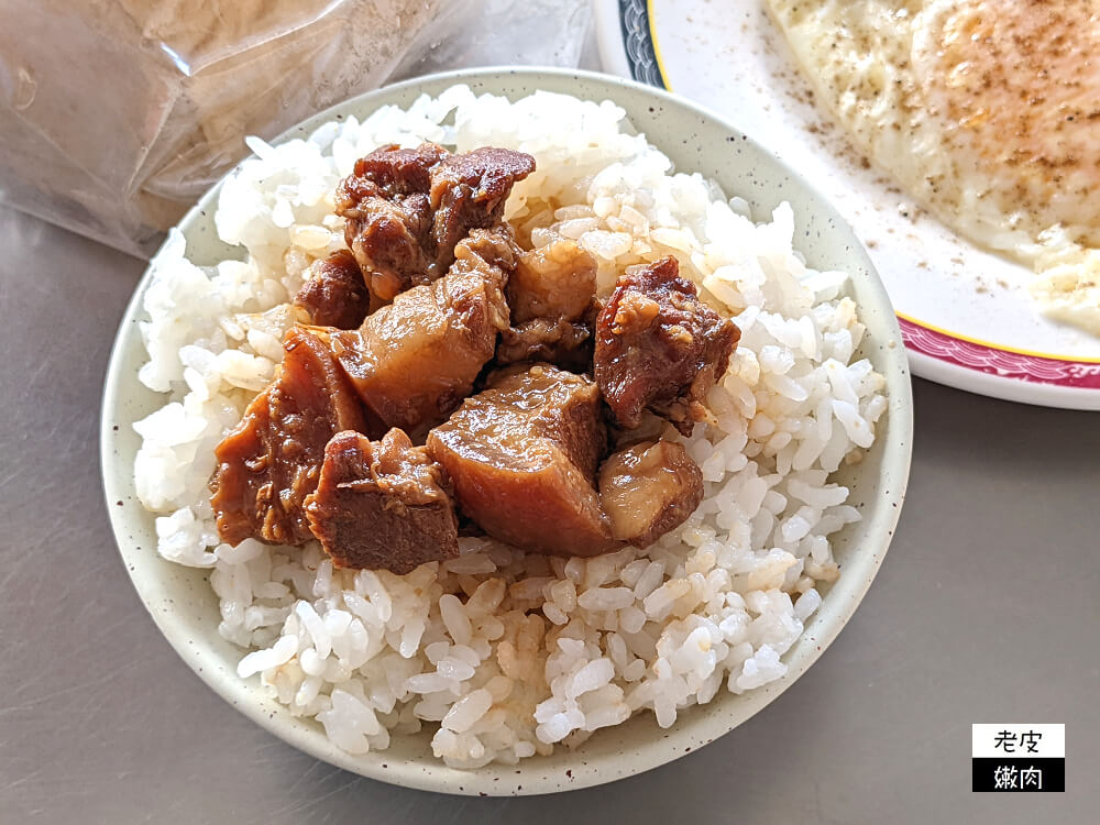 台東在地早餐推薦|【中華早點】銷魂魯肉飯 X 超大顆饅頭 = 飽到天靈蓋 - 老皮嫩肉的流水帳生活