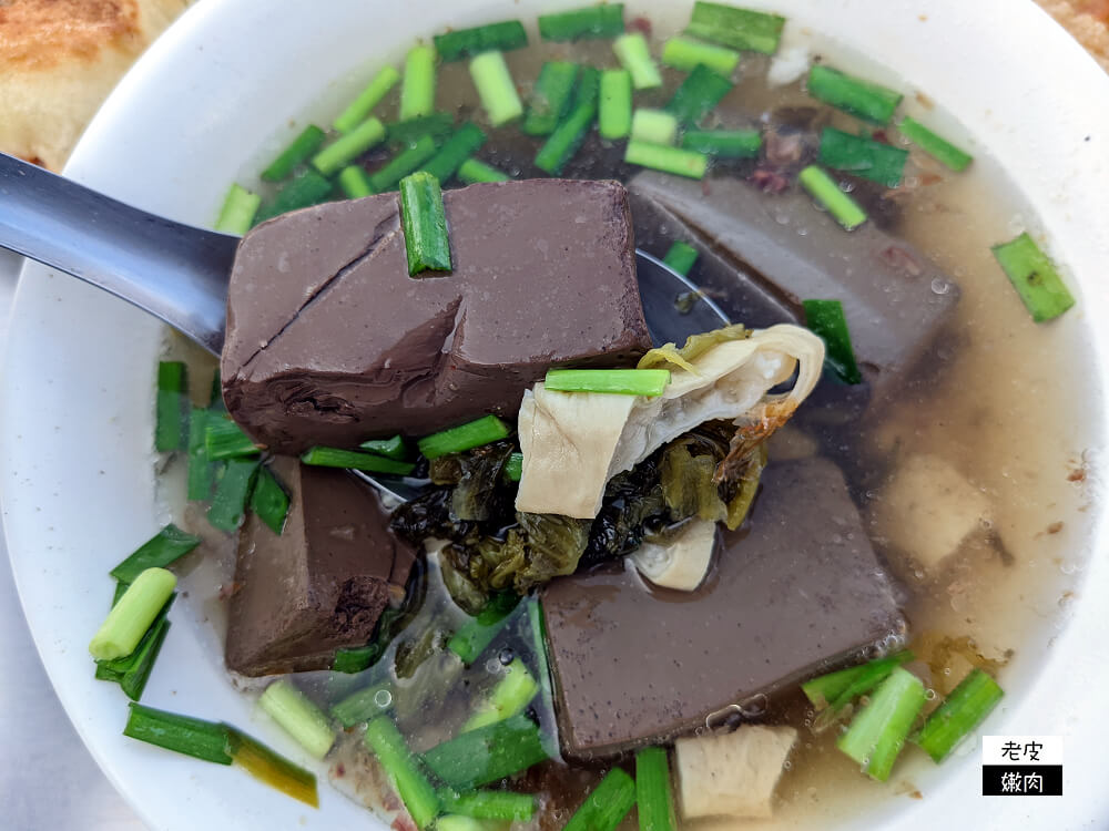 台東下午茶選擇|【陳家四維路蔥油餅臭豆腐】蔥油餅蔥多多 現場喝湯喝到飽 - 老皮嫩肉的流水帳生活