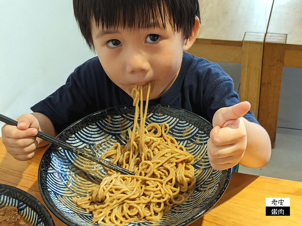 桃園牛肉麵推薦|【集英會牛肉麵館】湯底濃郁不死鹹還可客製化牛肉麵 - 老皮嫩肉的流水帳生活