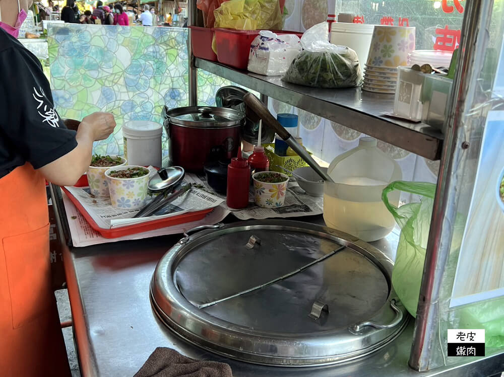 美崙市場銅板美食|只要四十元就可以吃到配料滿滿的米粉焿 - 老皮嫩肉的流水帳生活