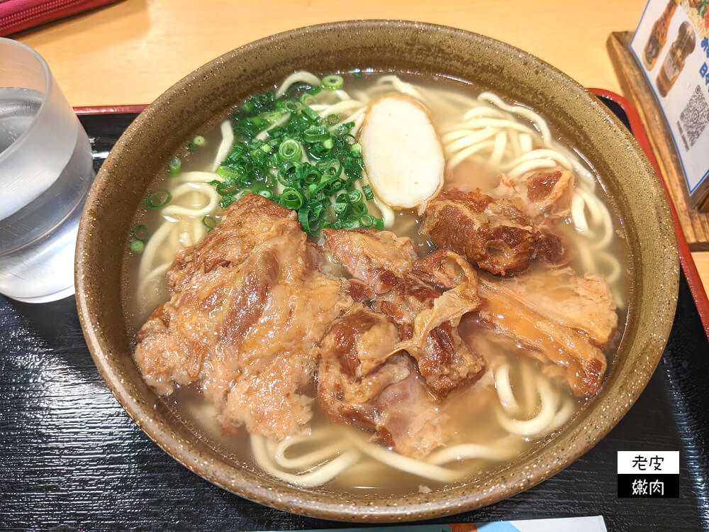 那霸機場銅板美食推薦|國內線1樓【蕎麥處 琉風】軟骨蕎麥麵 沖繩麵 - 老皮嫩肉的流水帳生活