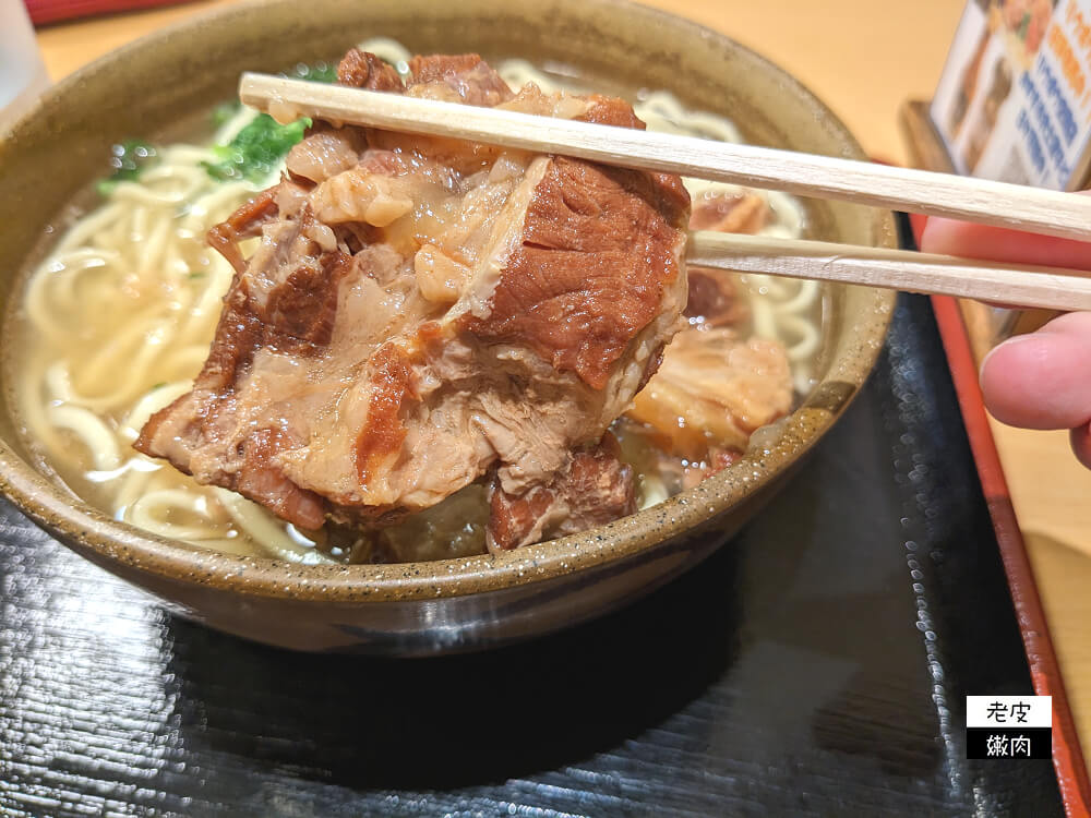 那霸機場銅板美食推薦|國內線1樓【蕎麥處 琉風】軟骨蕎麥麵 沖繩麵 - 老皮嫩肉的流水帳生活