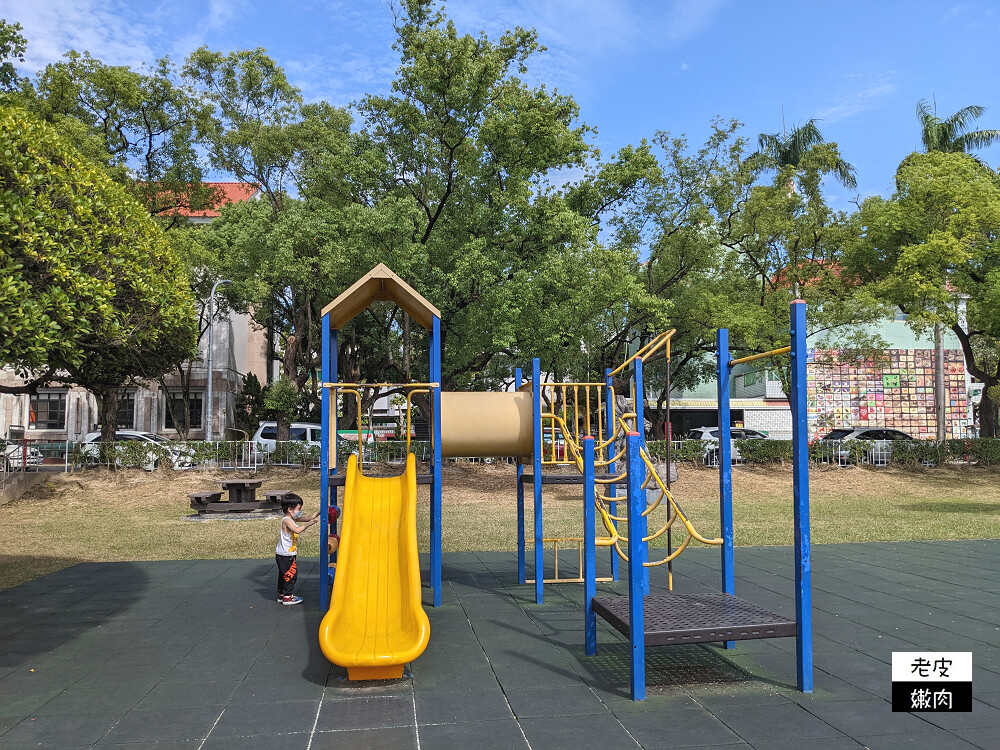 南投免費景點-中興新村兒童公園 挖沙、盪鞦韆、鏡子迷宮超好玩 - 老皮嫩肉的流水帳生活