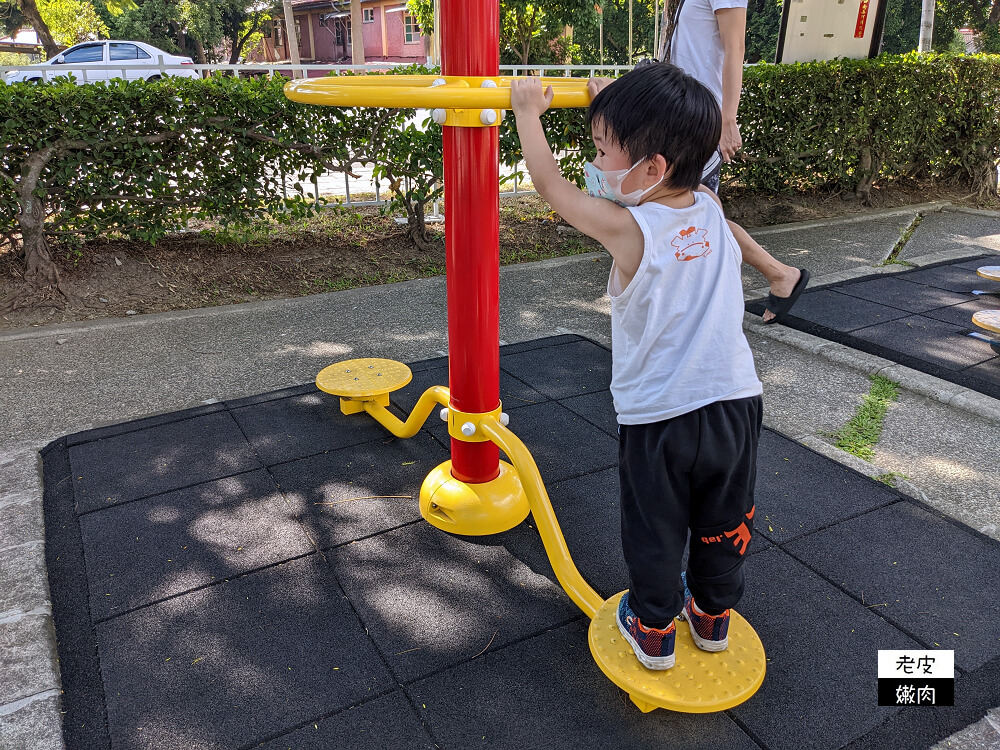 南投免費景點-中興新村兒童公園 挖沙、盪鞦韆、鏡子迷宮超好玩 - 老皮嫩肉的流水帳生活