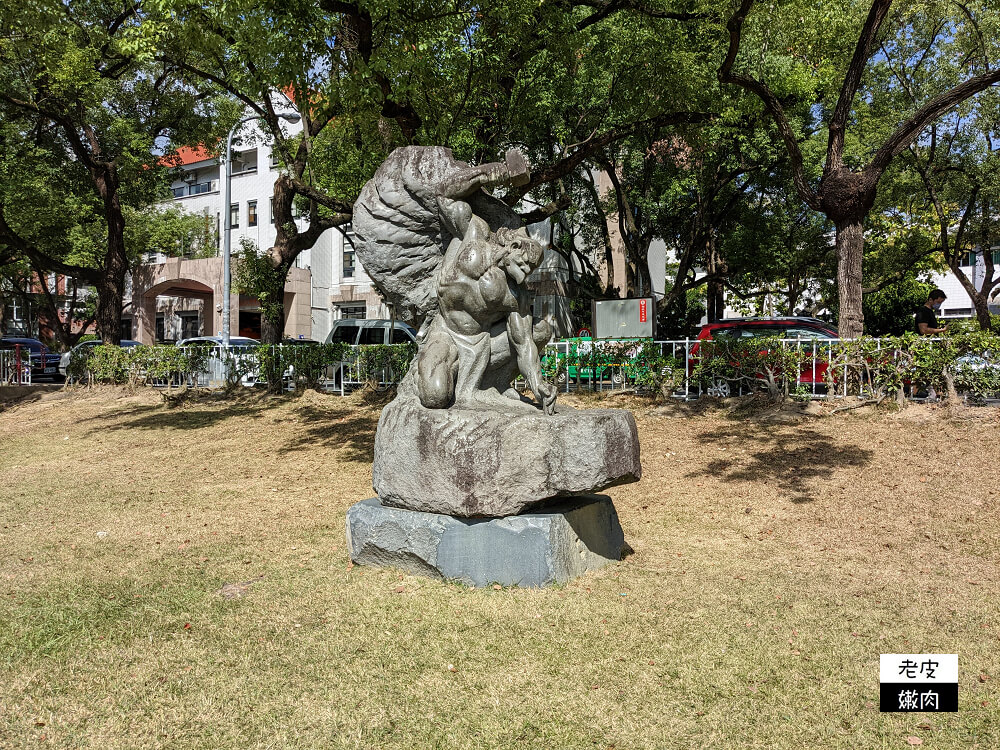 南投免費景點-中興新村兒童公園 挖沙、盪鞦韆、鏡子迷宮超好玩 - 老皮嫩肉的流水帳生活