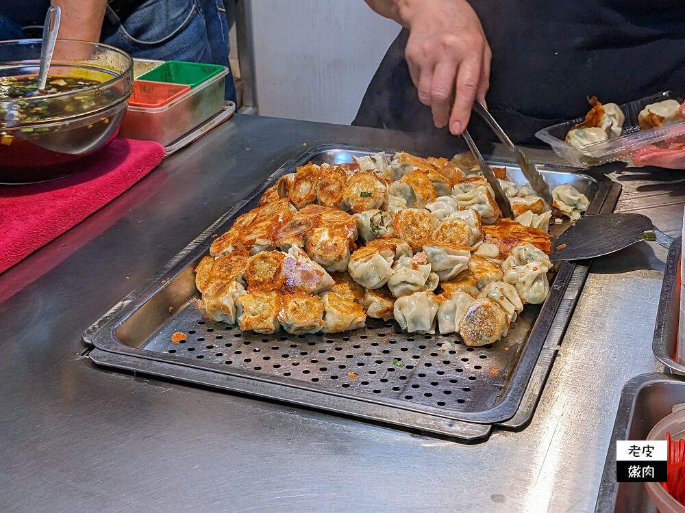 桃園八德夜市-桃園興仁花園夜市 有的吃又有得玩還不用怕下雨 - 老皮嫩肉的流水帳生活