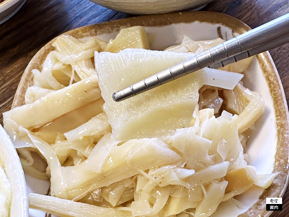 板橋捷運站小吃-兩津號雞肉飯|超人氣現切雞肉的銅板美食 - 老皮嫩肉的流水帳生活