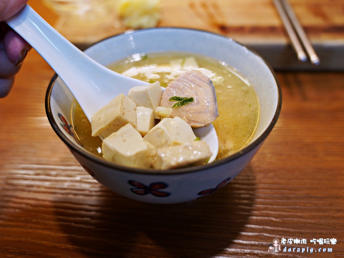 鈺刺身丼